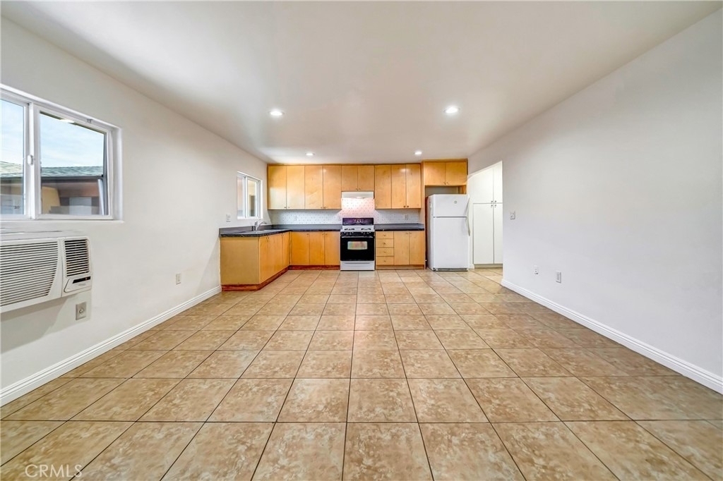 6735 Elmer Avenue - Photo 4