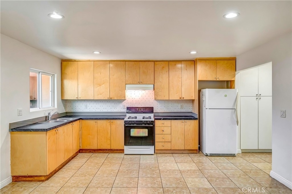 6735 Elmer Avenue - Photo 0