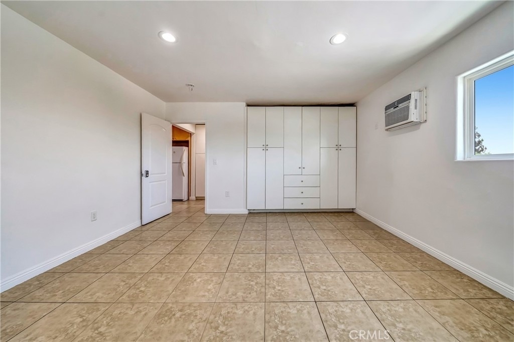 6735 Elmer Avenue - Photo 8