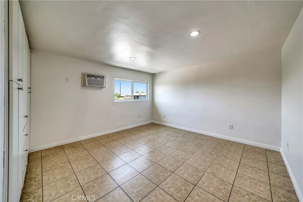 6735 Elmer Avenue - Photo 7