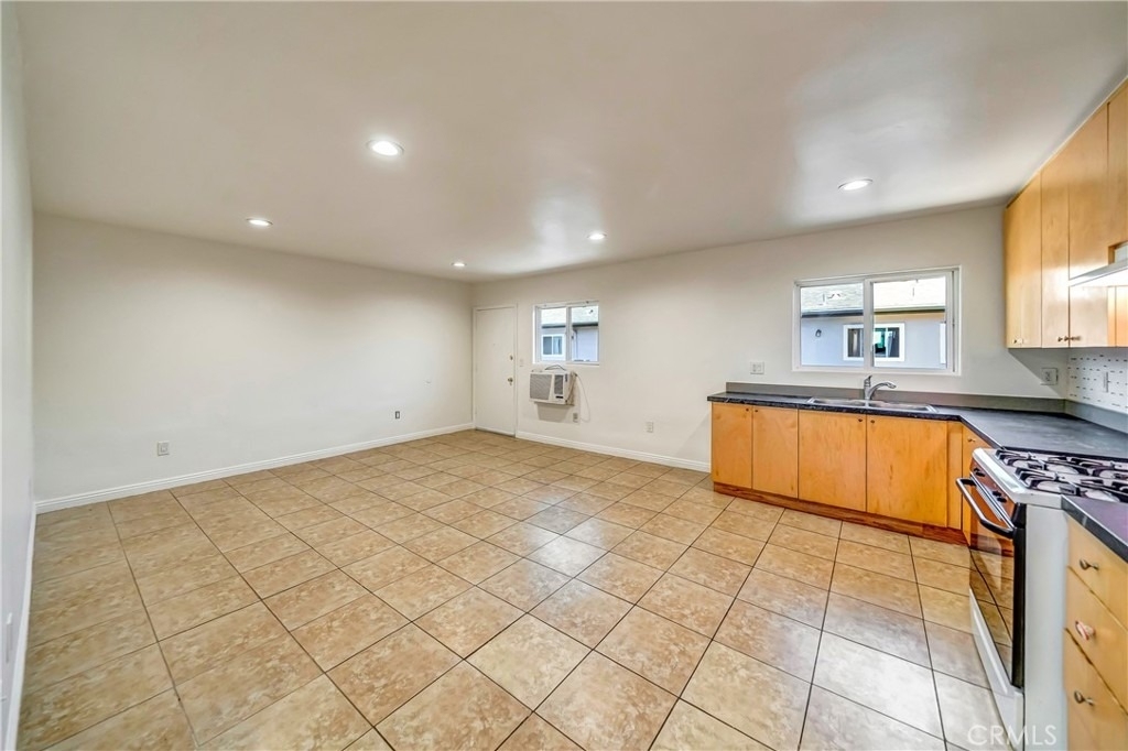 6735 Elmer Avenue - Photo 3