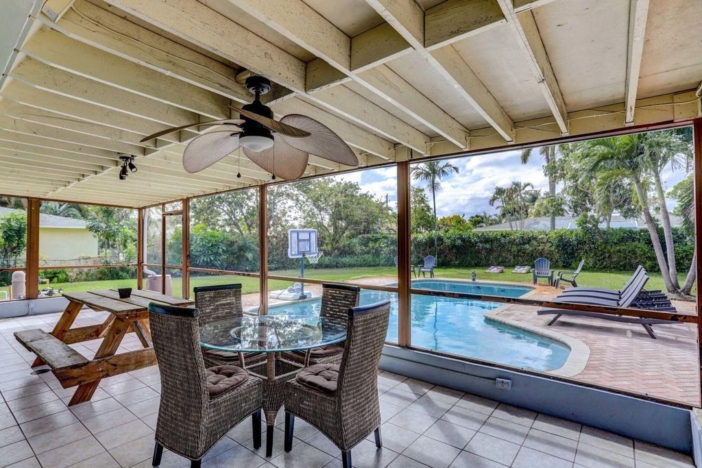 7115 Venetian Way - Photo 21