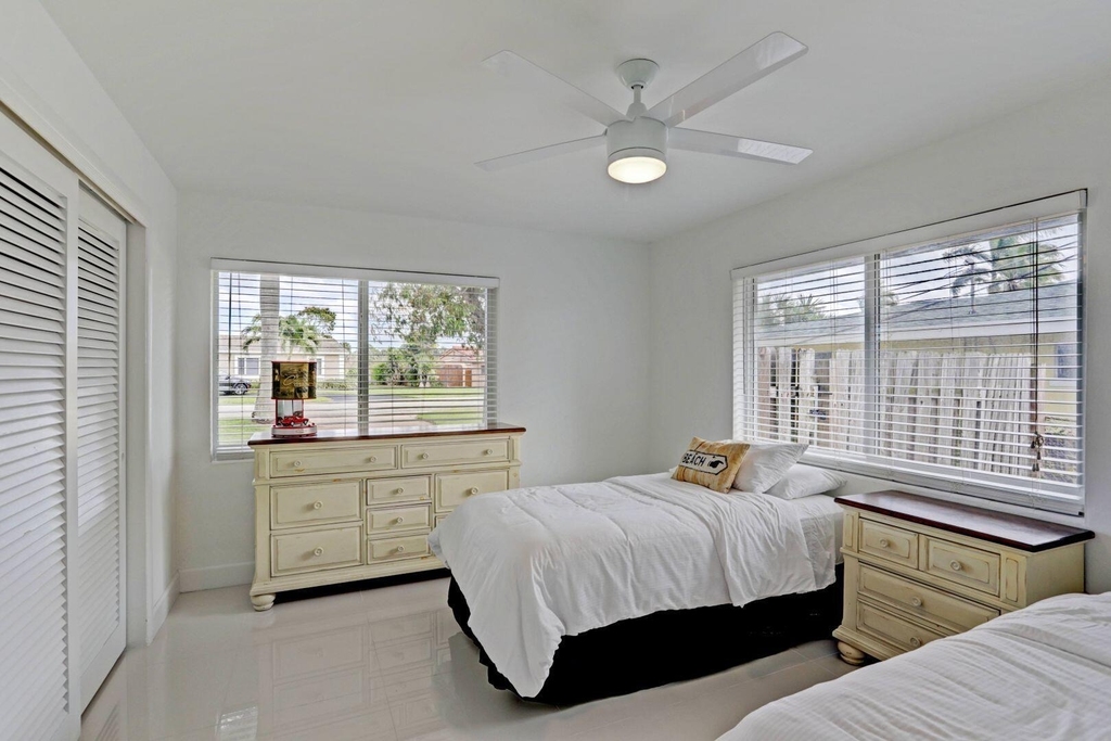 7115 Venetian Way - Photo 16