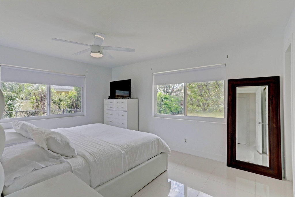 7115 Venetian Way - Photo 11