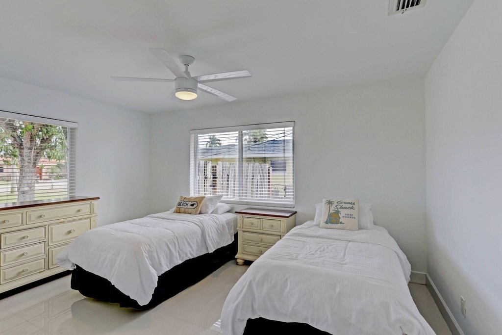 7115 Venetian Way - Photo 17