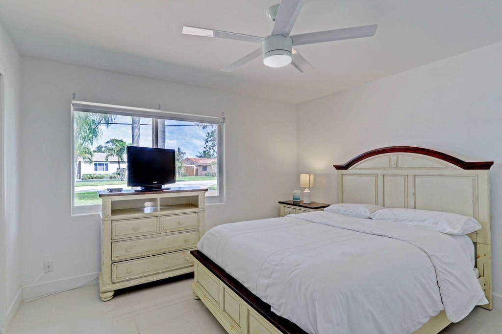 7115 Venetian Way - Photo 14