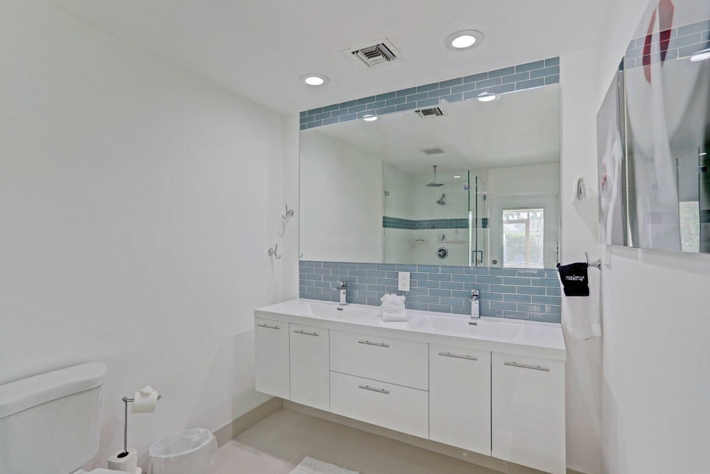 7115 Venetian Way - Photo 12