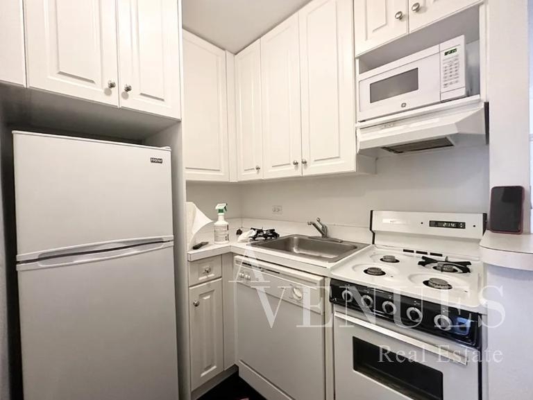 East 84th Street - Photo 2