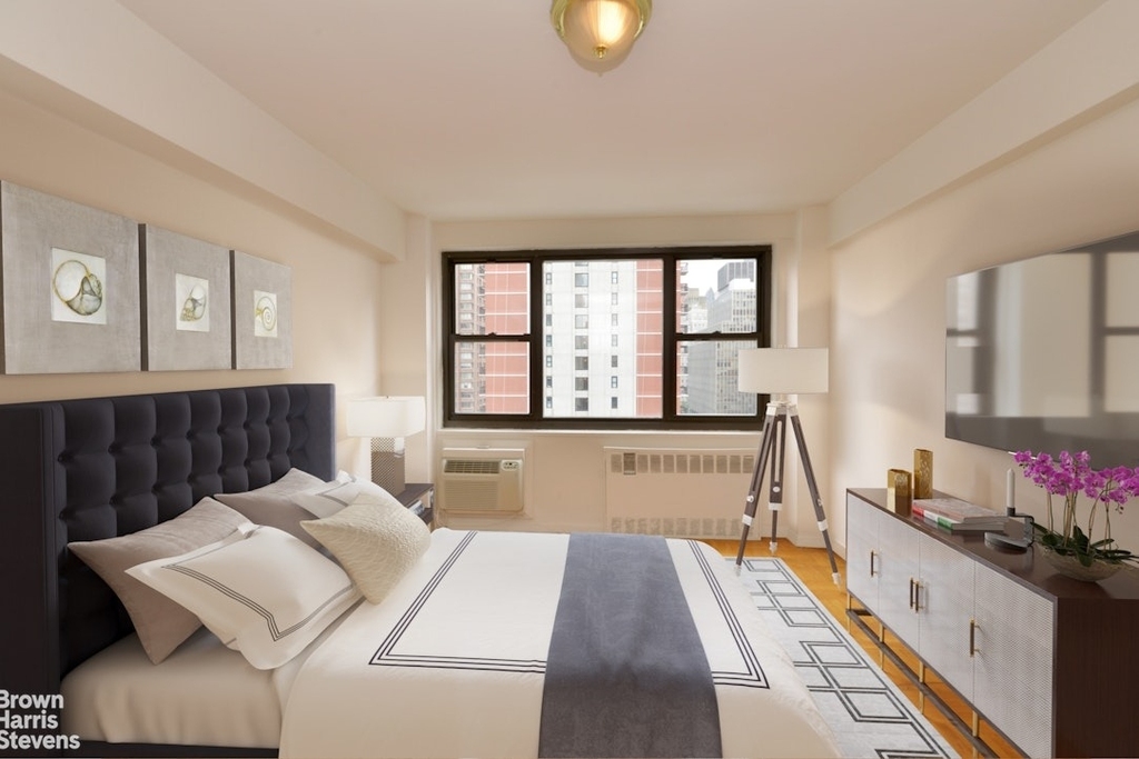 250 E 39th Street - Photo 1