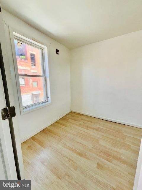 240 W Glenwood Avenue - Photo 2
