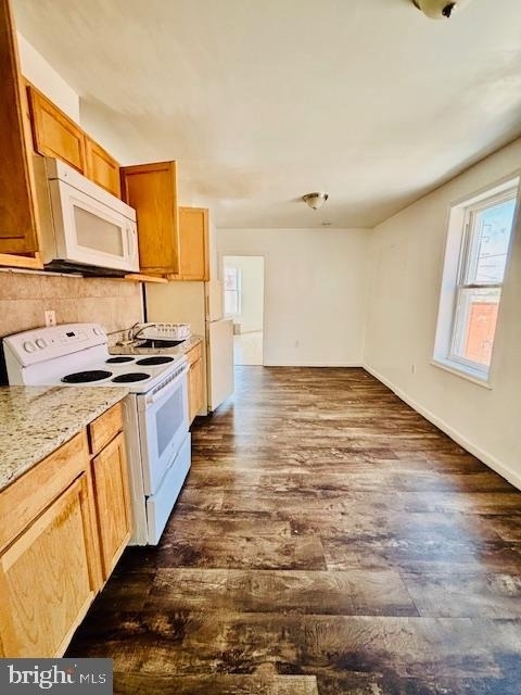240 W Glenwood Avenue - Photo 0