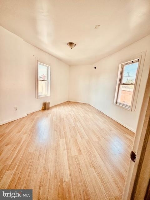 240 W Glenwood Avenue - Photo 3
