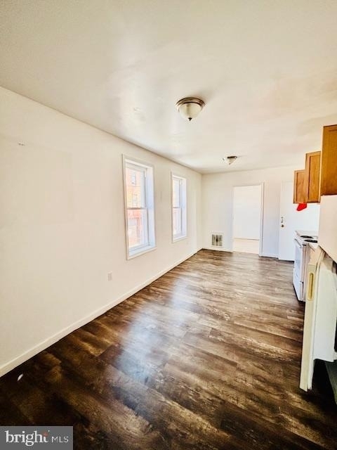 240 W Glenwood Avenue - Photo 4