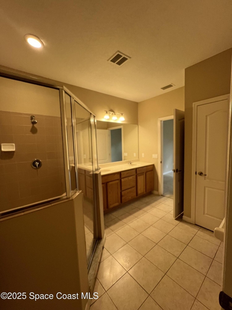 1040 Venetian Drive - Photo 15