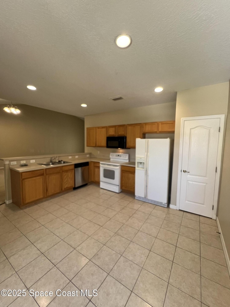 1040 Venetian Drive - Photo 7