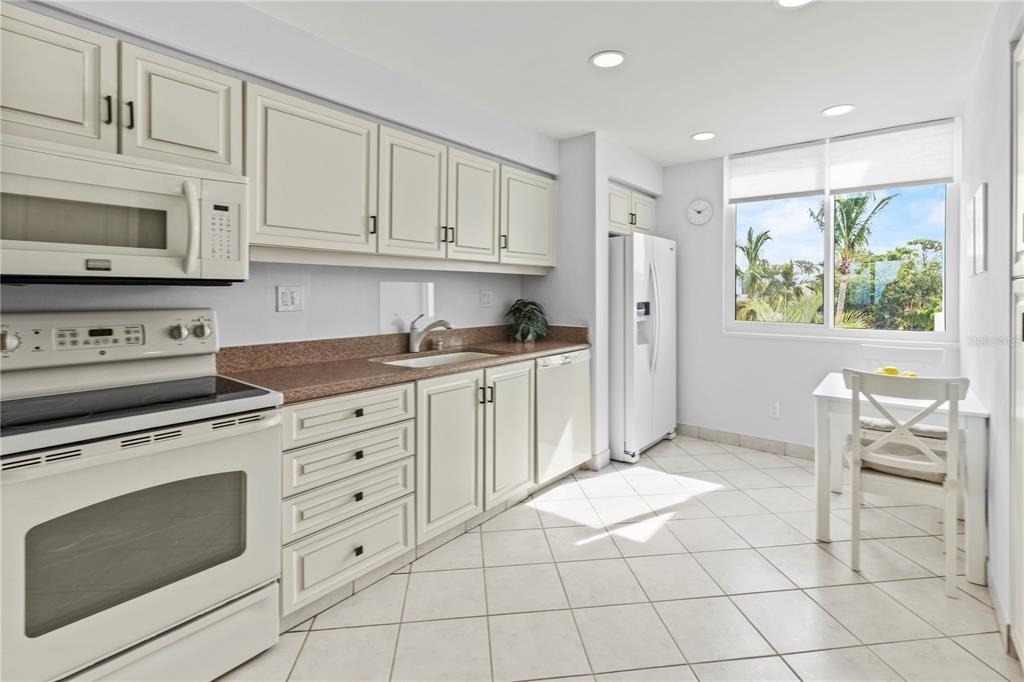 724 Bayport Way - Photo 7
