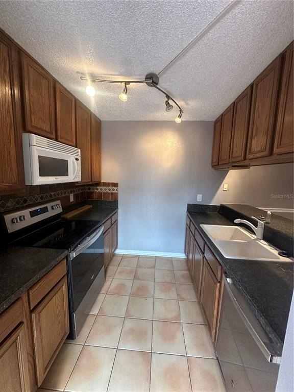 5252 Brook Court - Photo 7
