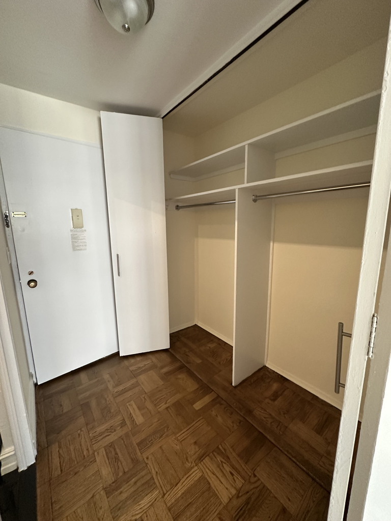 8th Avenue - Photo 5