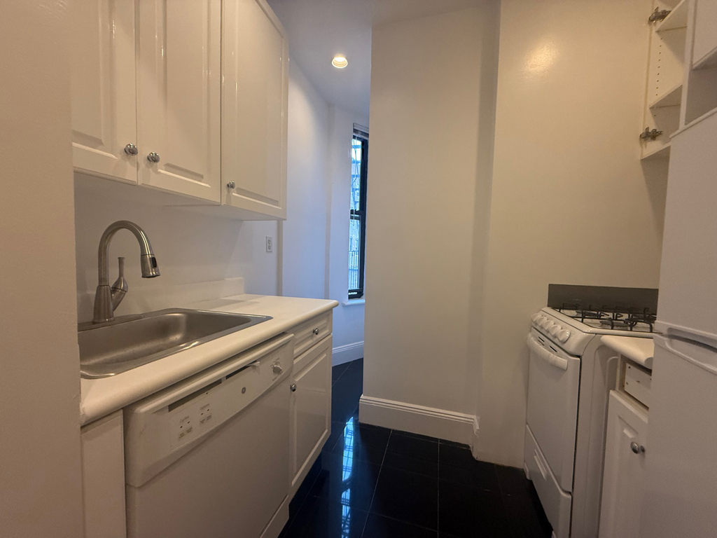 200 Riverside Drive - Photo 8