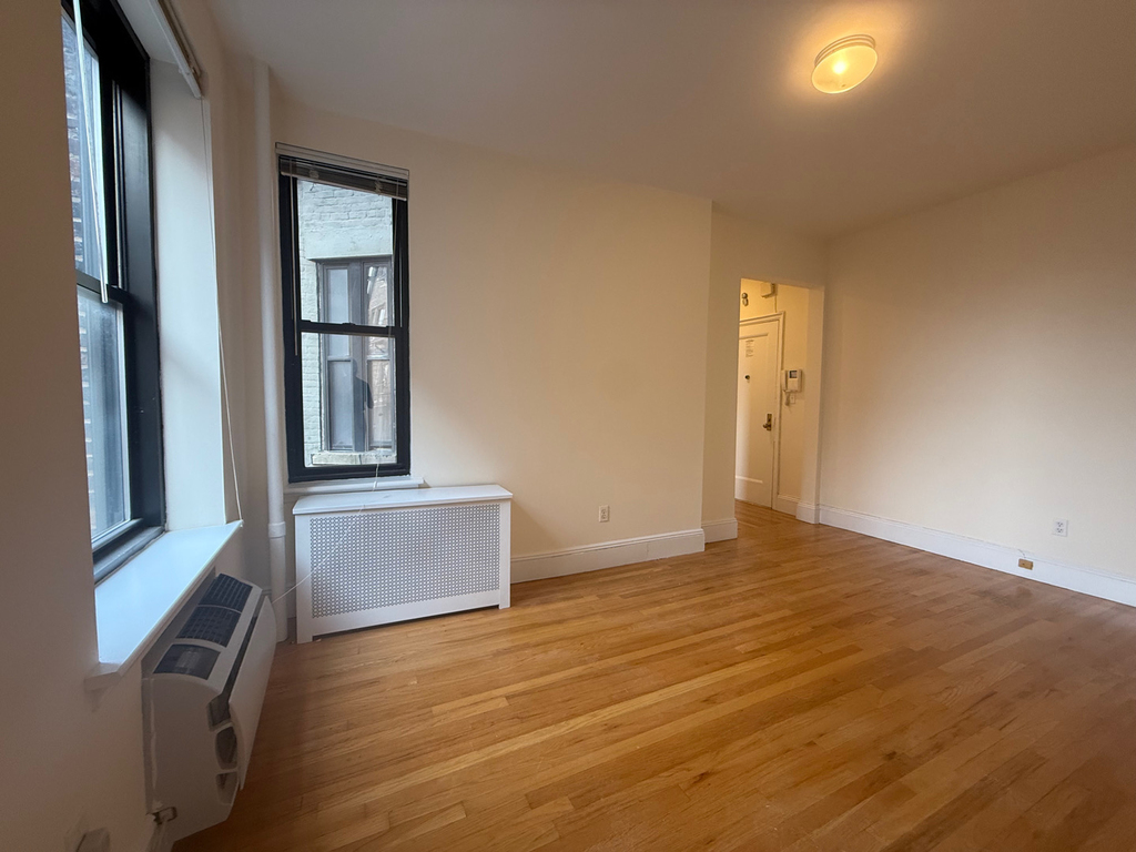 200 Riverside Drive - Photo 4