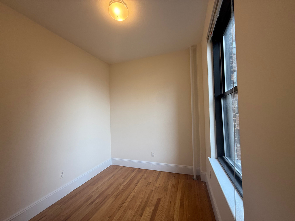 200 Riverside Drive - Photo 2