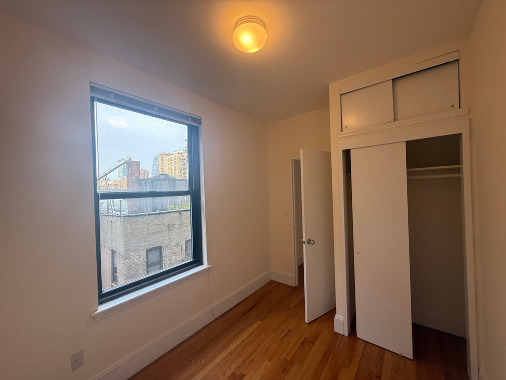 200 Riverside Drive - Photo 3
