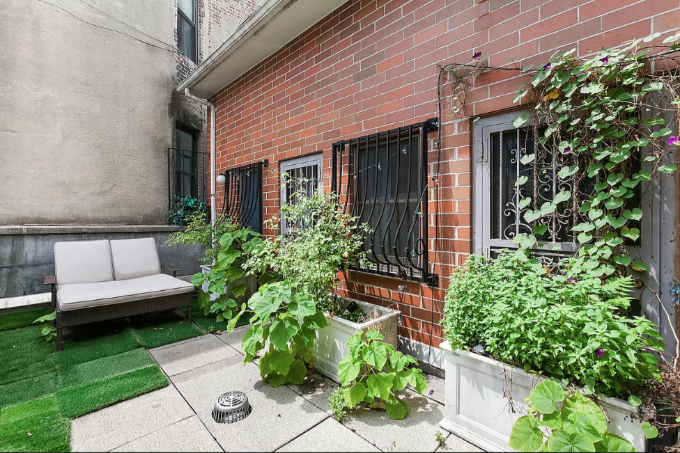 Essex Street - Photo 0