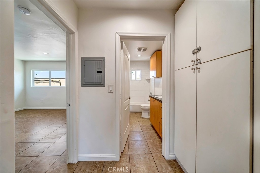 6735 Elmer Avenue - Photo 7