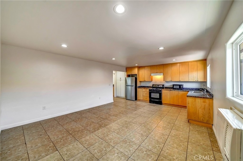 6735 Elmer Avenue - Photo 3