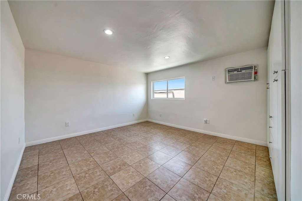 6735 Elmer Avenue - Photo 11