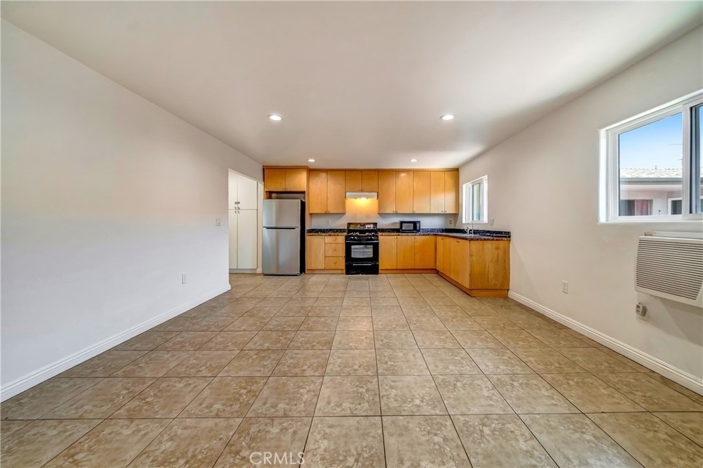6735 Elmer Avenue - Photo 2