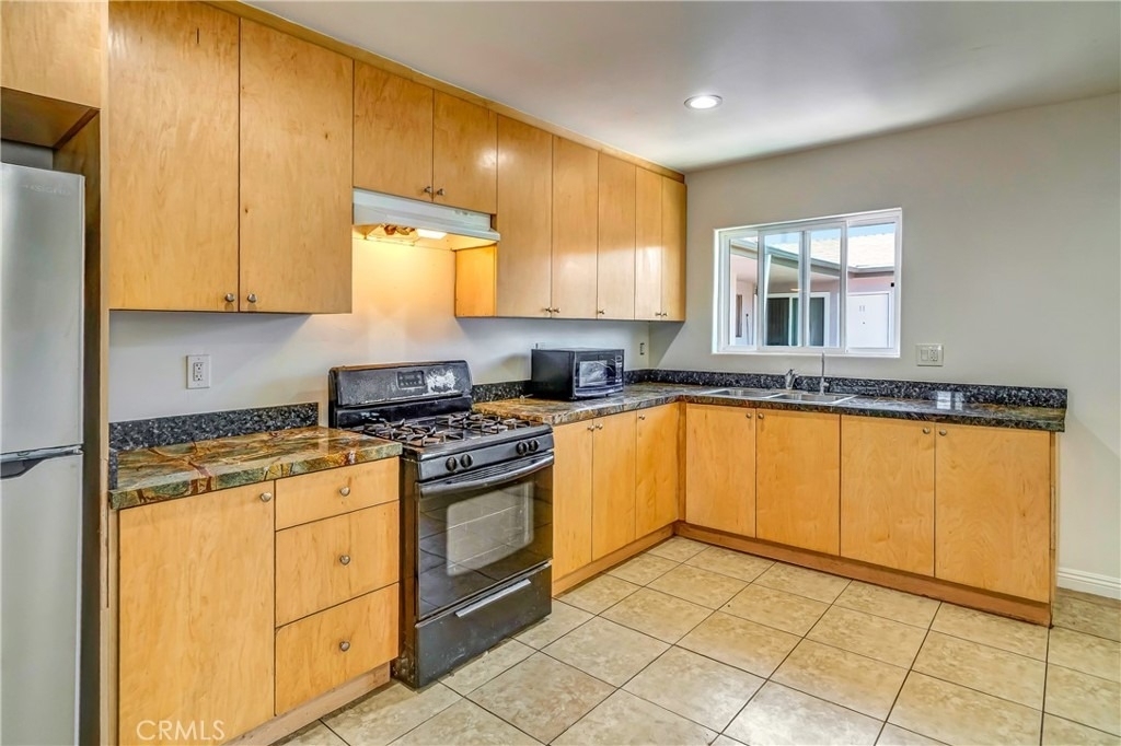 6735 Elmer Avenue - Photo 4