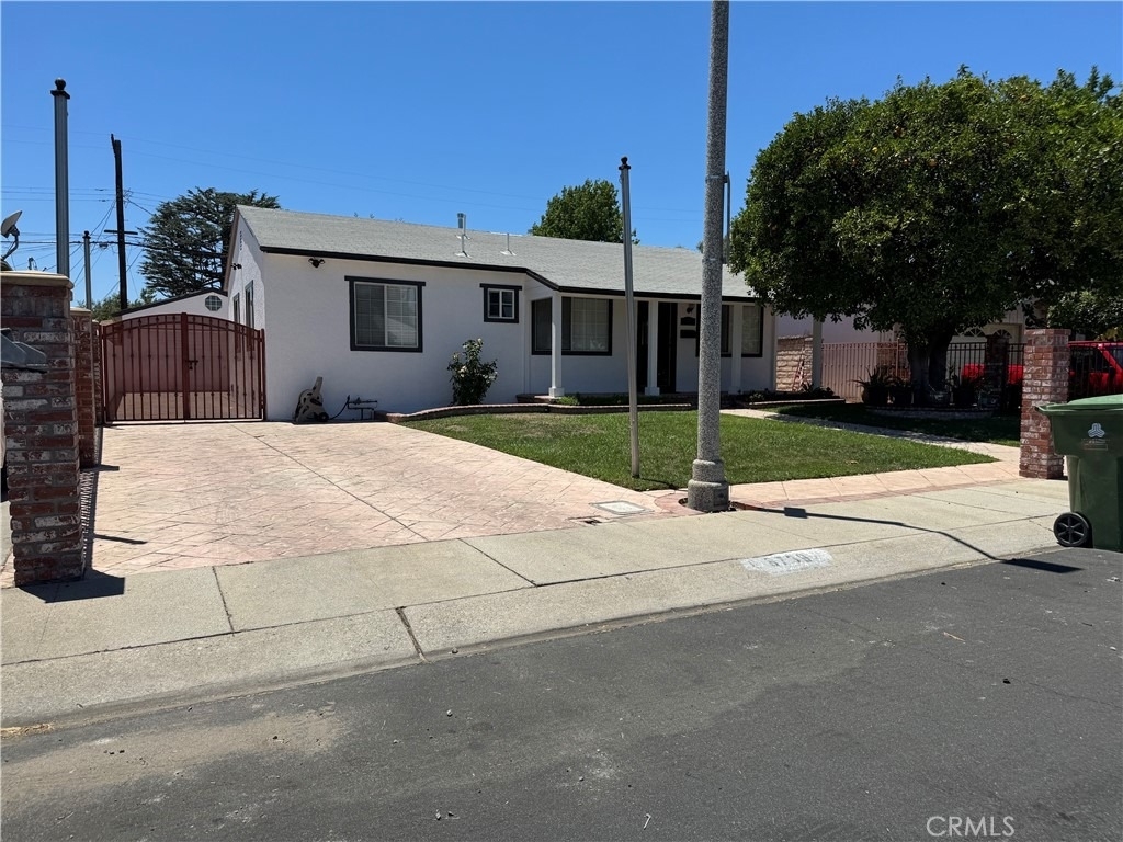 8739 Tyrone Ave - Photo 44