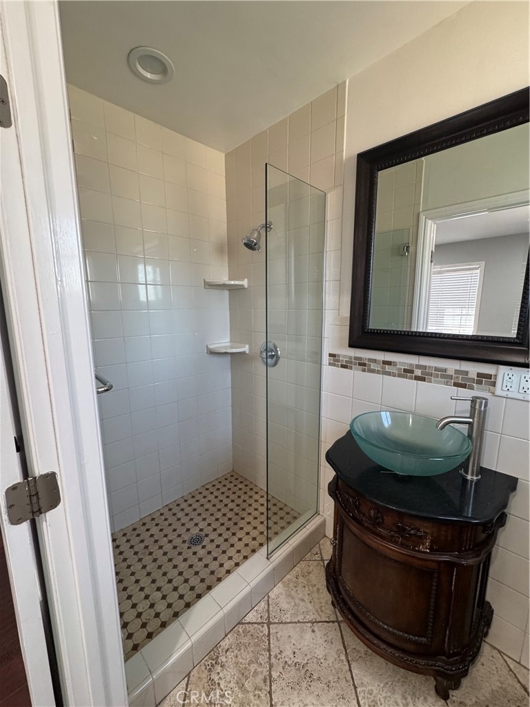8739 Tyrone Ave - Photo 26