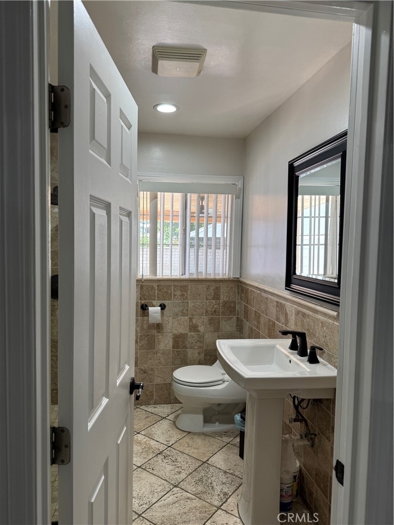 8739 Tyrone Ave - Photo 15