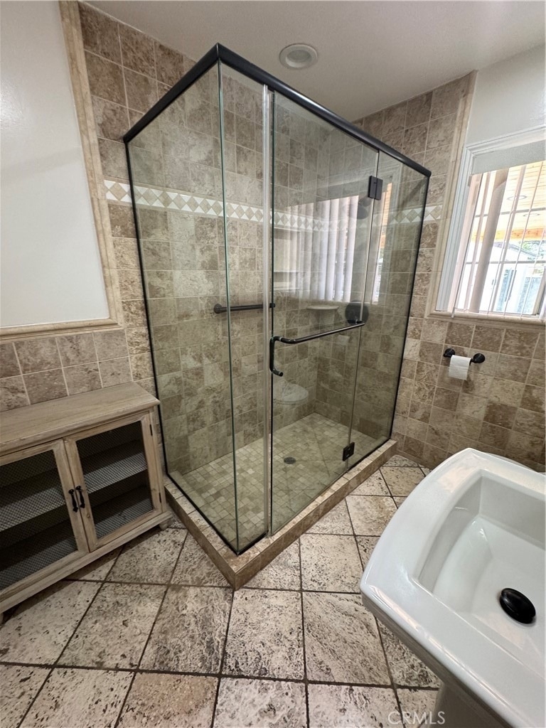 8739 Tyrone Ave - Photo 16