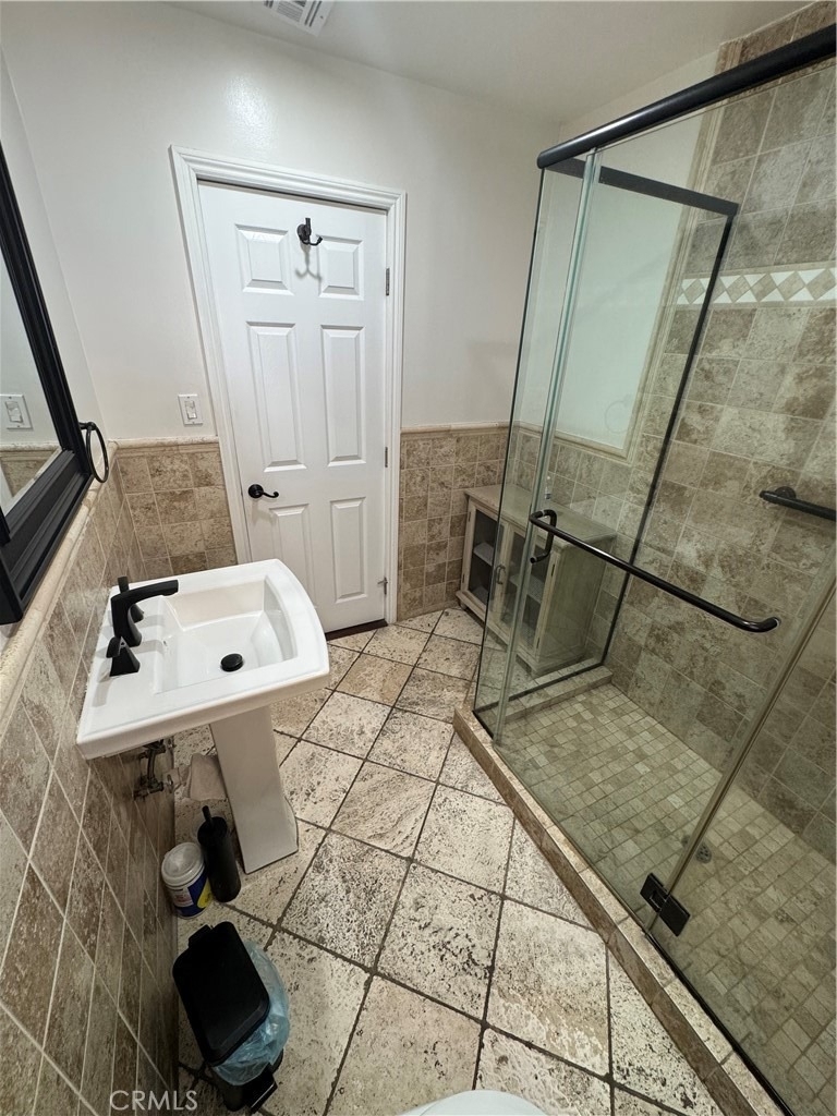 8739 Tyrone Ave - Photo 17