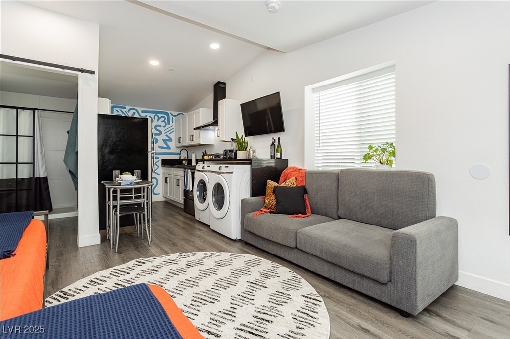 522 E Saint Louis Avenue - Photo 1