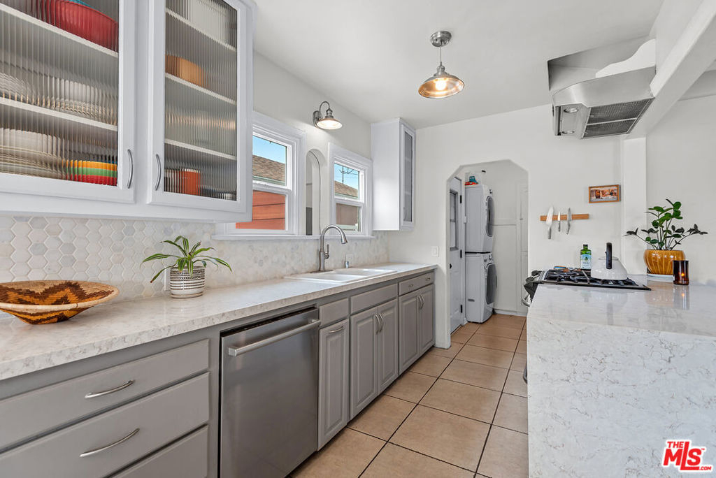 3429 Potomac Avenue - Photo 11