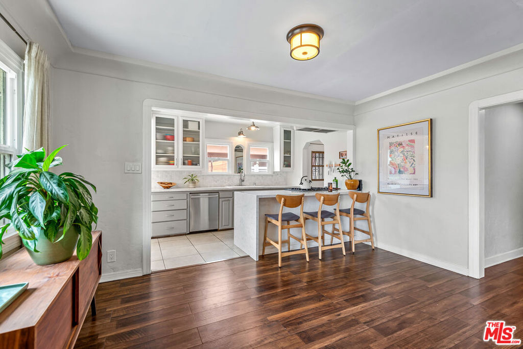 3429 Potomac Avenue - Photo 6