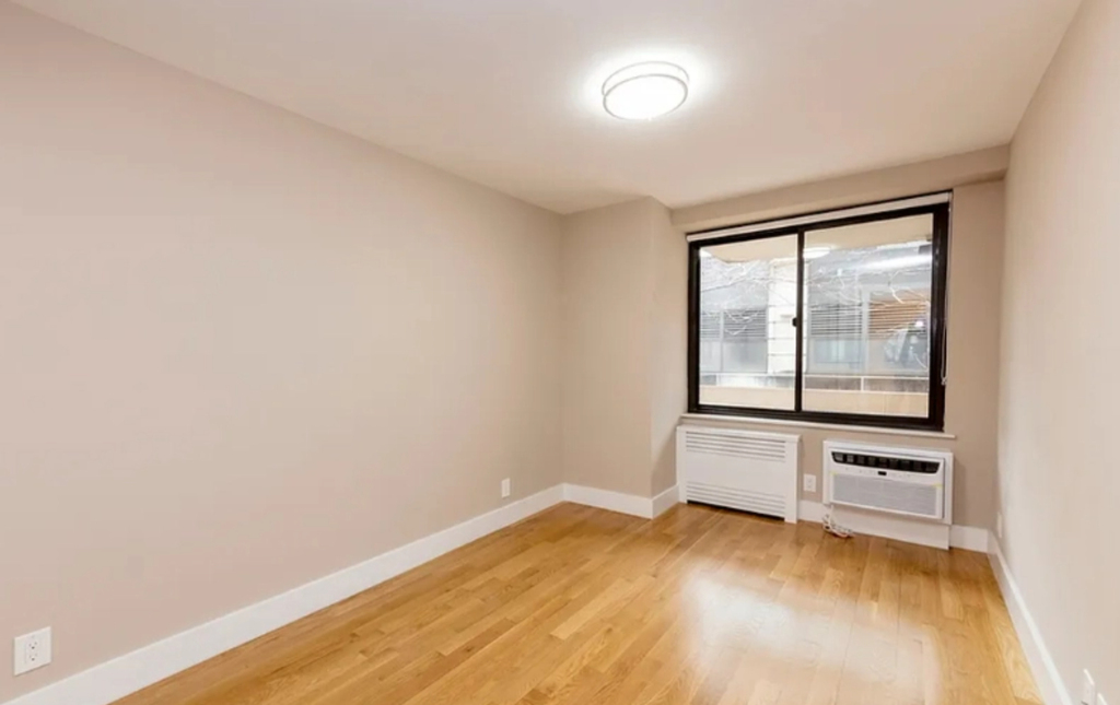 Columbus Avenue - Photo 3