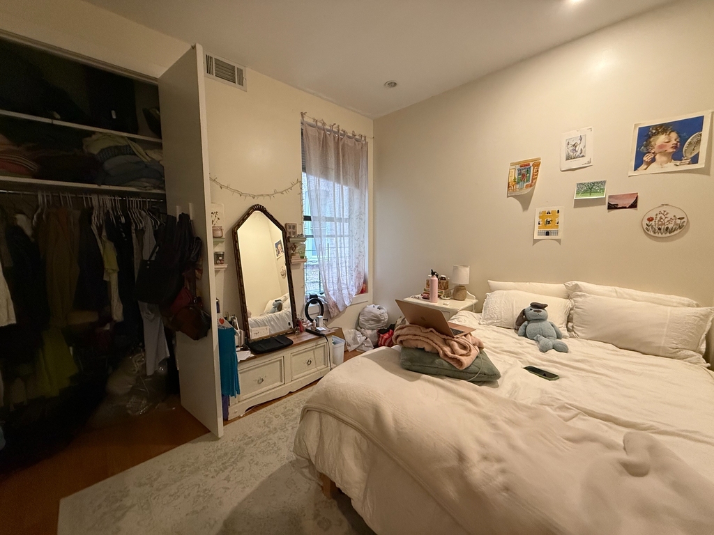 662 Park Place - Photo 0