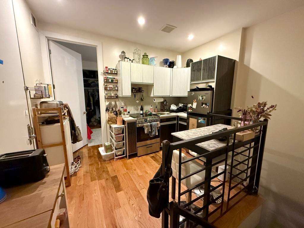 662 Park Place - Photo 1
