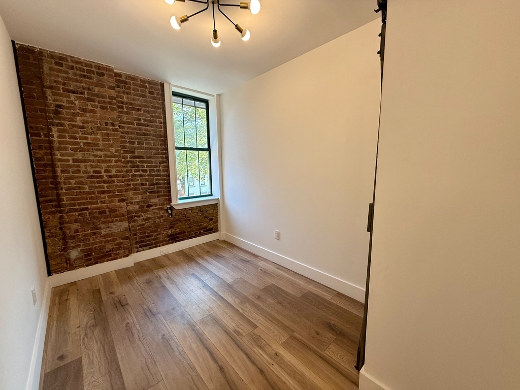 18 Howard Street - Photo 9