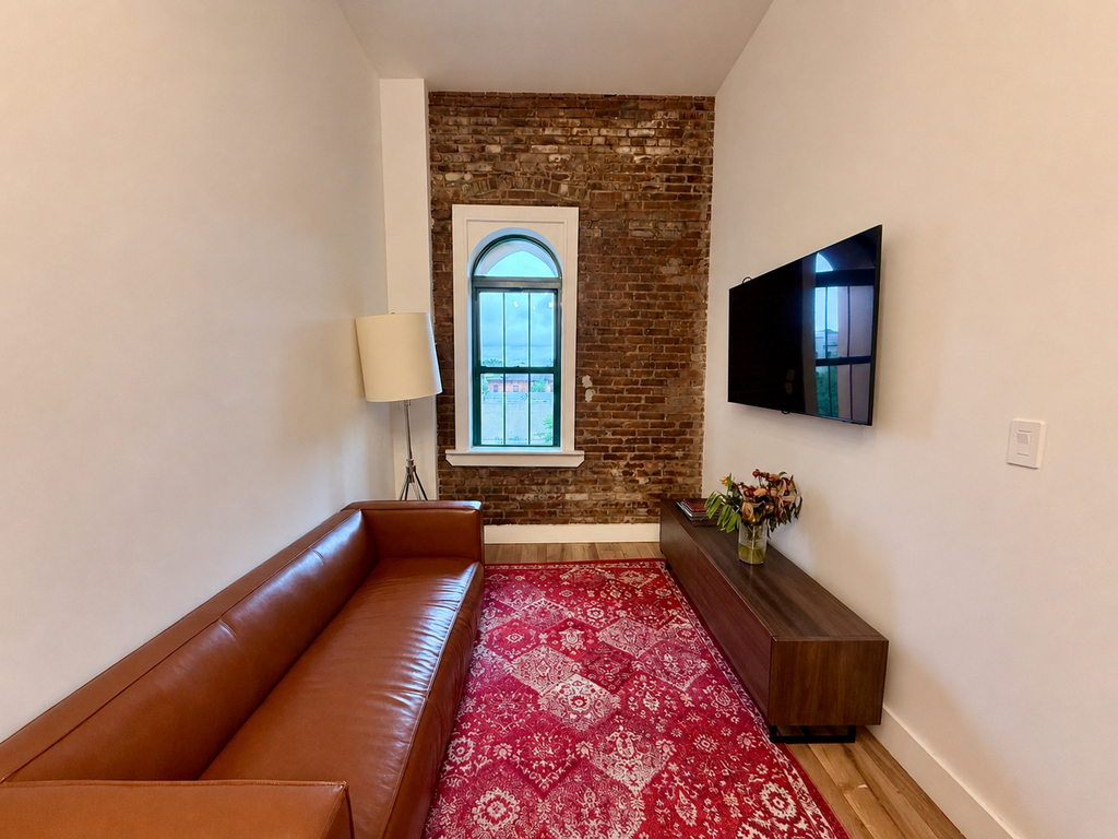 18 Howard Street - Photo 2