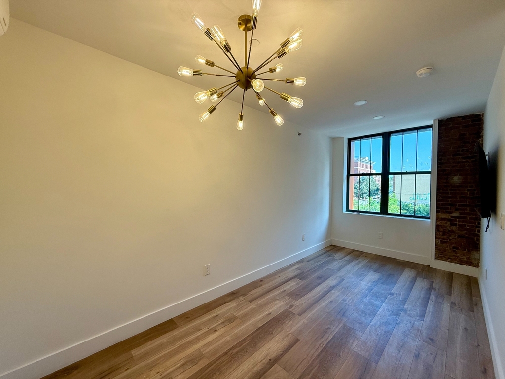 18 Howard Street - Photo 2