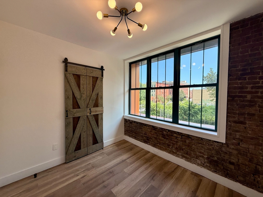 18 Howard Street - Photo 7