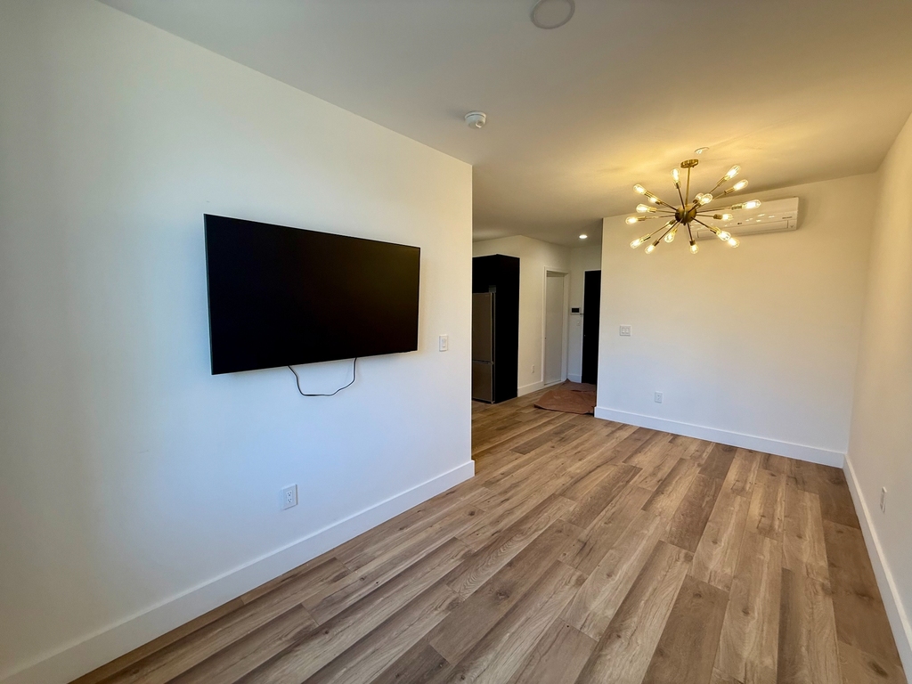 18 Howard Street - Photo 4