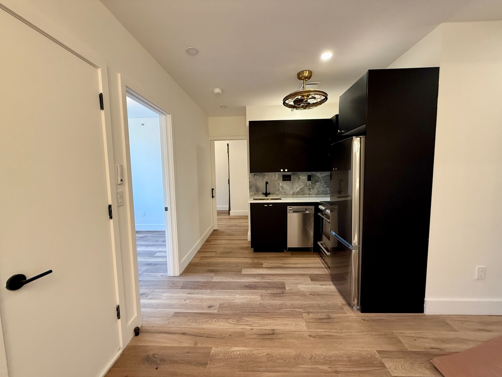 18 Howard Street - Photo 5