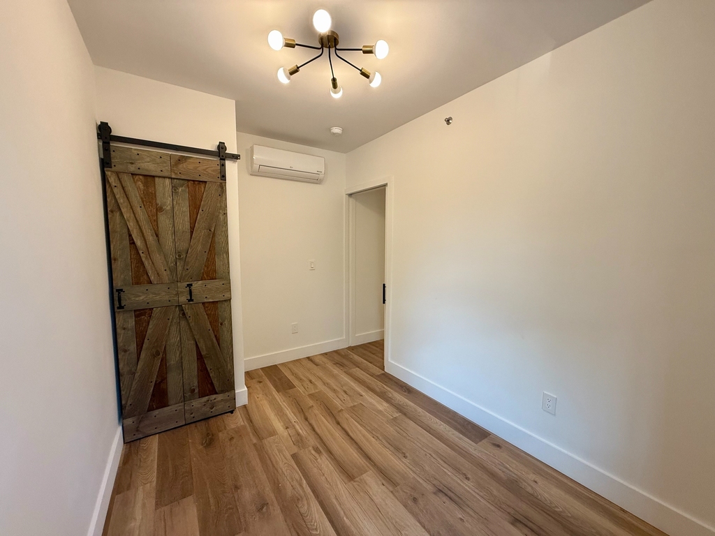 18 Howard Street - Photo 10